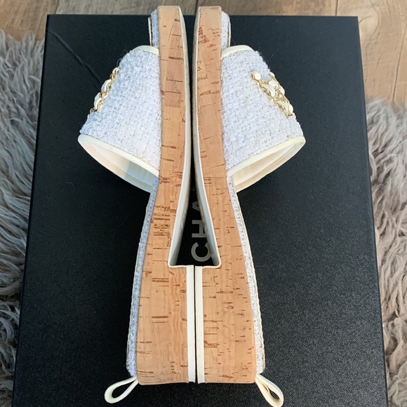 CHANEL 21C White Tweed Chain Logo Mules Sandals Slides EU 37 B US 7 - Picture 9 of 14